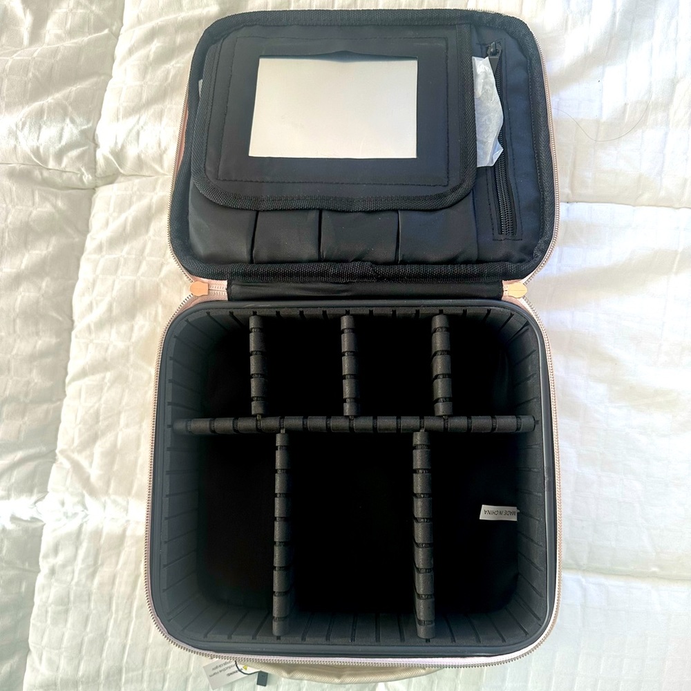 Perfect organized travel case. For Cosmetics, Jewelry, daily skincare routine!